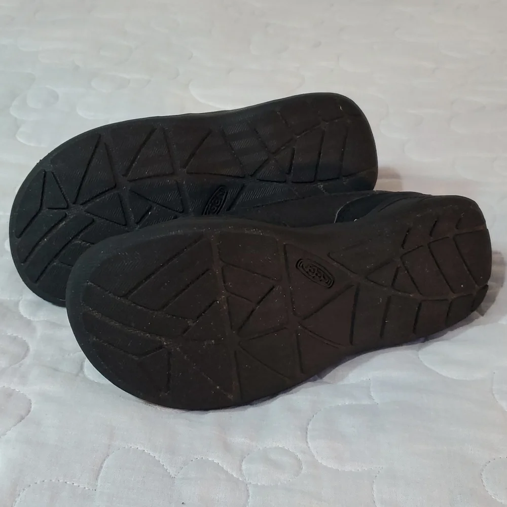 Keen Boys Black Leather Mocs Size 13